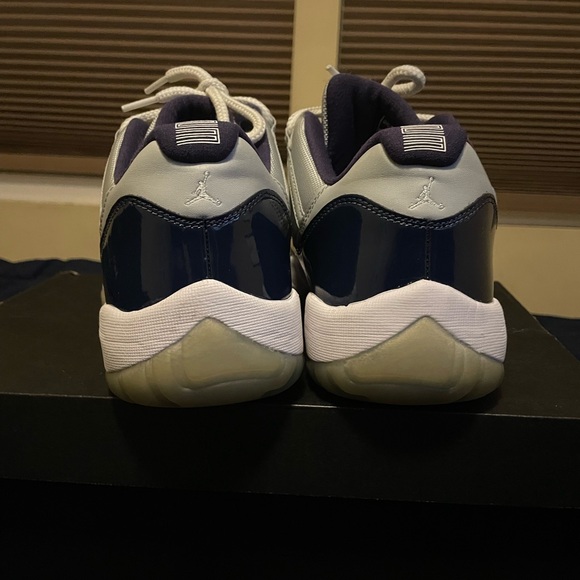 Jordan 11 Georgetown - Picture 6 of 11
